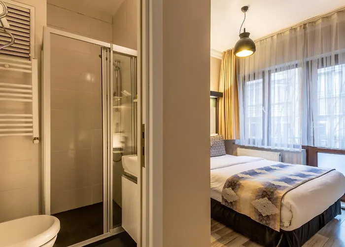 Hotel Tel Street *